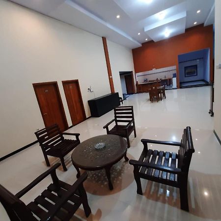 999 Khs 2 Homestay ギリマヌク エクステリア 写真