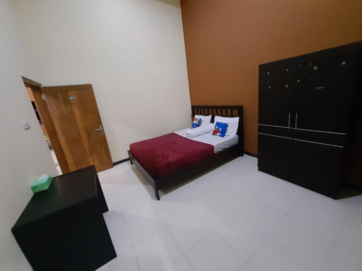 999 Khs 2 Homestay ギリマヌク エクステリア 写真