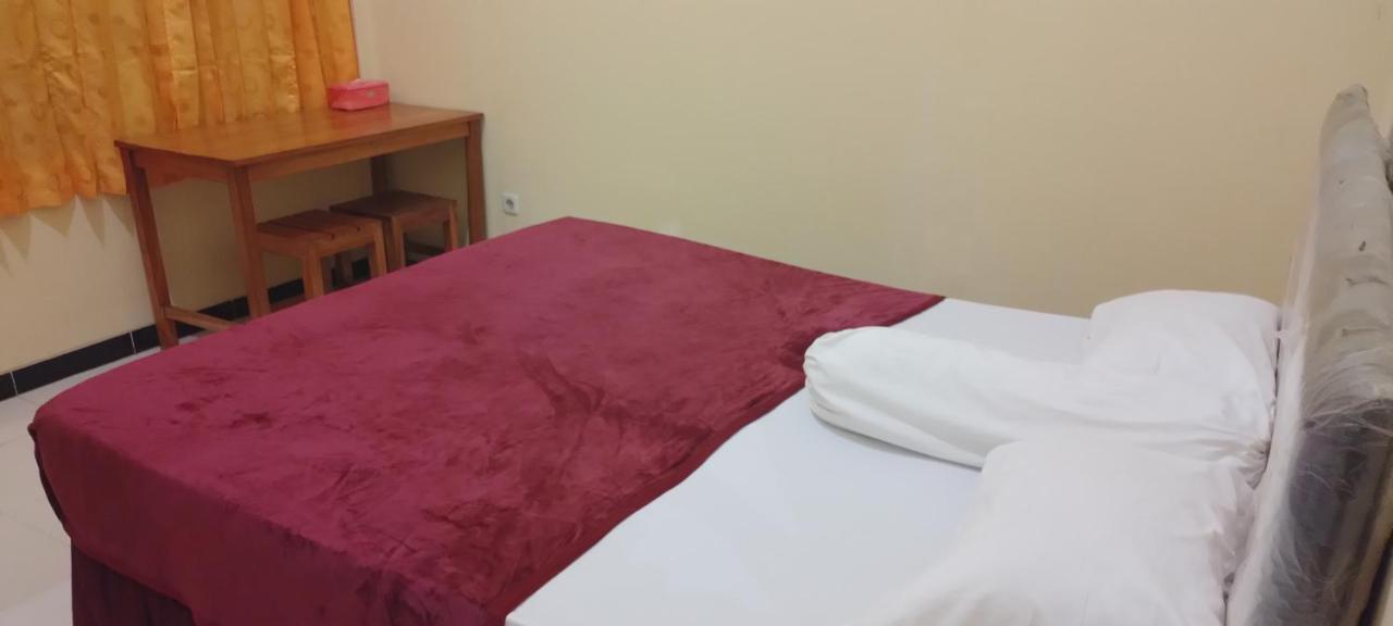 999 Khs 2 Homestay ギリマヌク エクステリア 写真